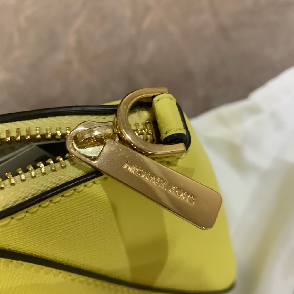 NWT MICHAEL KORS YELLOW LURSE AND WALLET SET 😍 - Picture 9 of 11